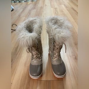 Winter boots size 5.5